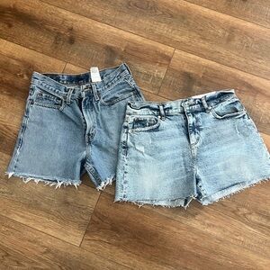 Levi's Women's Light Blue Cropped Jeans